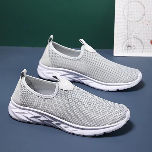 New men's casual shoes, easy to slip on, designed for comfort and breathability.